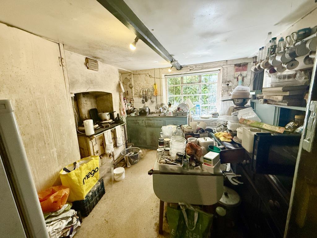 Lot: 125 - CHARACTER DETACHED PROPERTY FOR REFURBISHMENT - General view of the kitchen